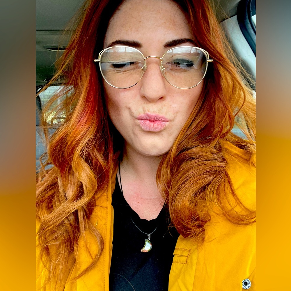 Meet your Posher, Hali